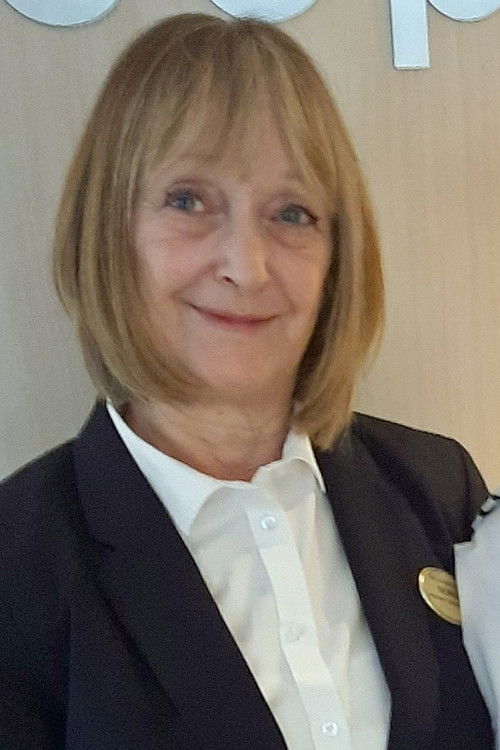 Sonja Kleinig as Boutique - Managerin Sonja Kleinig