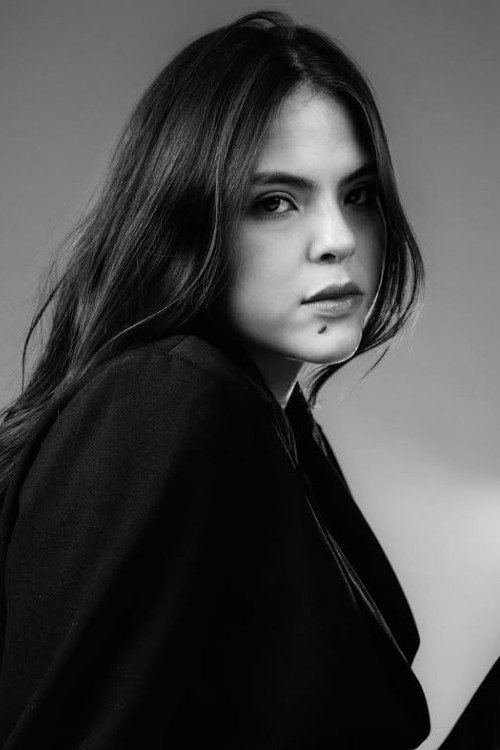 Cameron Elías as Valeria