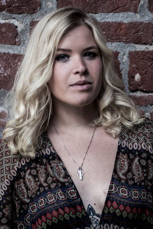 Lisa Lystam as backing vocals