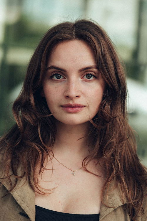 Paulina Rümmelein as Paula