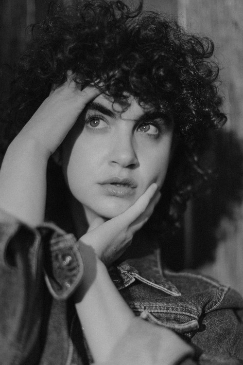 Sarah Yarkin as Rhonda