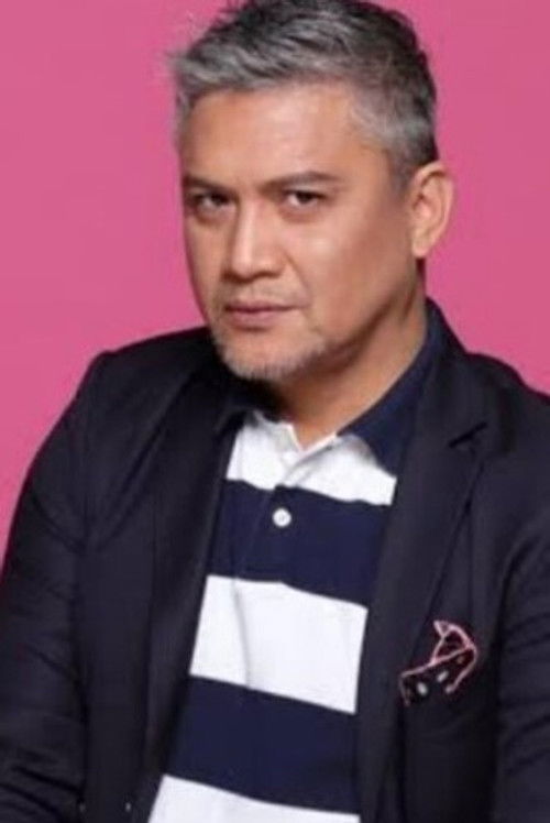 Andoy Ranay as Alex Valdez