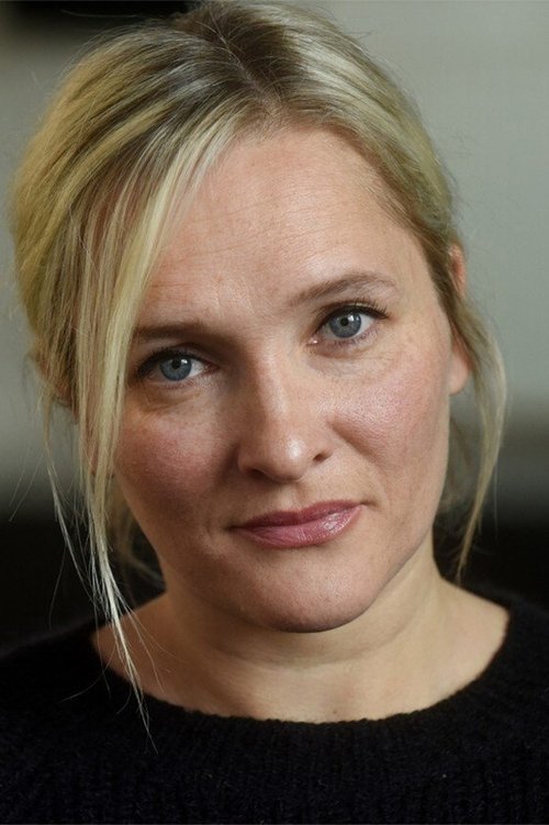 Tine Reymer as Annelies Moons