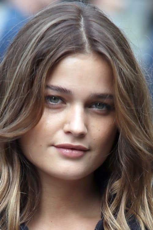 Louise Grinberg as Camille