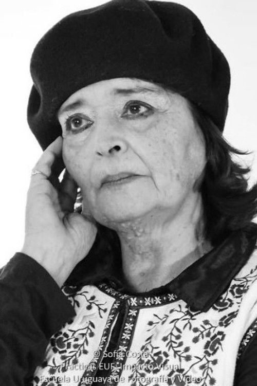 Adela Sarasola as Abuela
