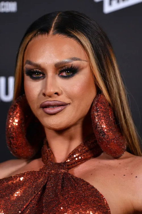 Sasha Colby as Cynthia Head