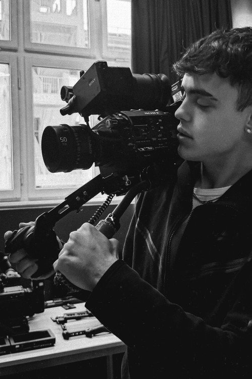 Alessandro Cardaci as Passante