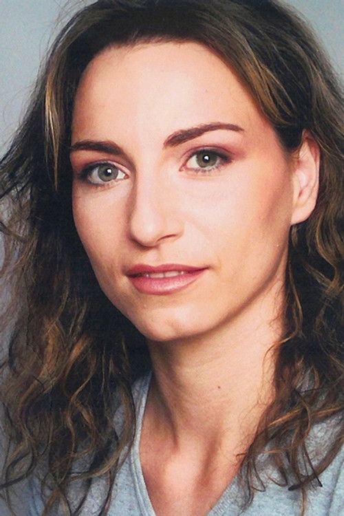 Noémie Bianco as Carole
