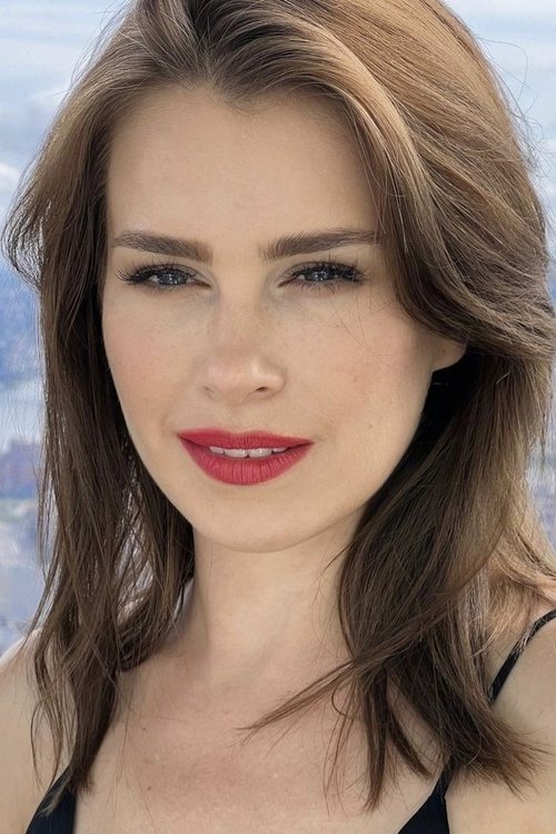 Anna-Maria Sieklucka as Evie Kawalska