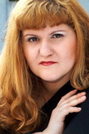 Claudia Susanu as La fleuriste