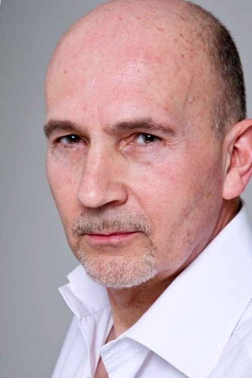 Patrick Diwen as Psychologue