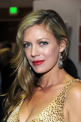 Leilani Sarelle as Natalie