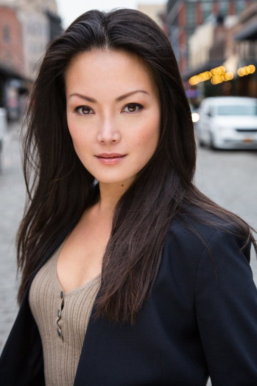 Jane Kim as Suzette
