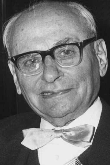 Hans Schomburgk as Narrator (voice)