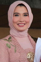 Arzeti Bilbina as Mande Ana