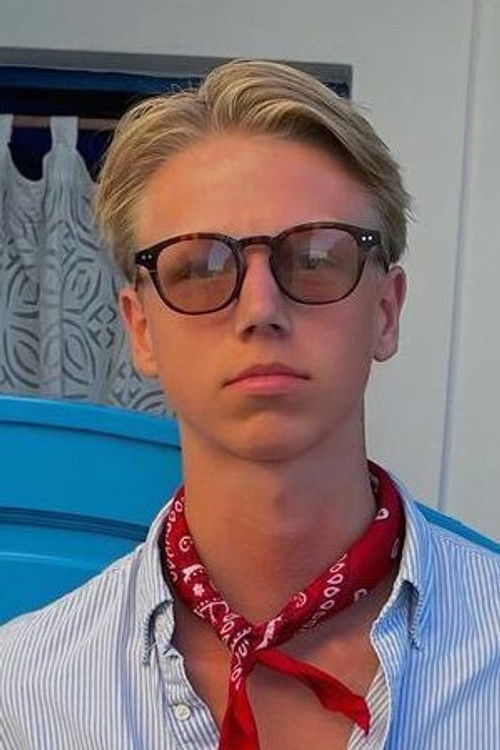 Morgan Batchelor as Oliver