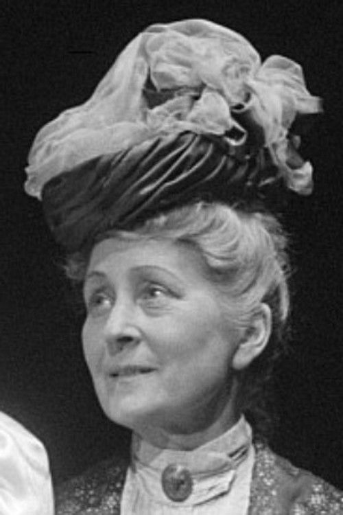 Elly Burgmer as Auguste Naumann, seine Frau