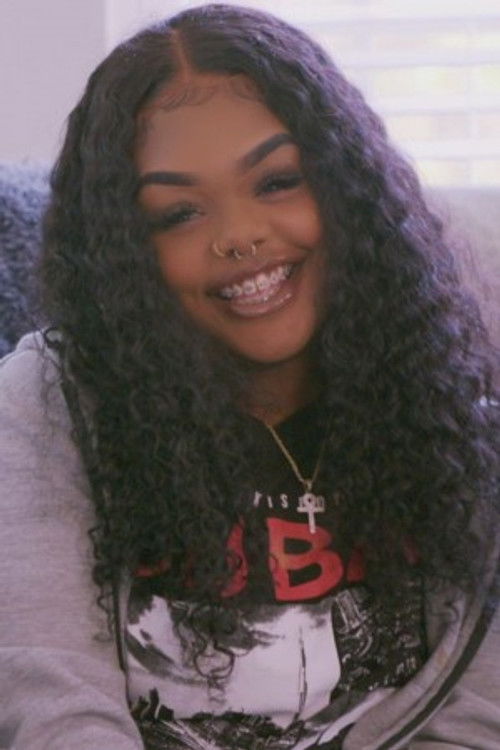 Kiaya Elliott as Herself