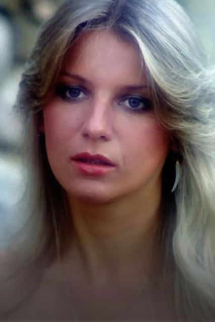 Dorota Kamińska as Tania's Mother
