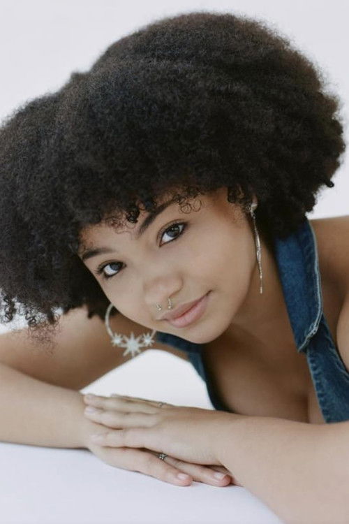 Mia Rae Roberts as Alexis