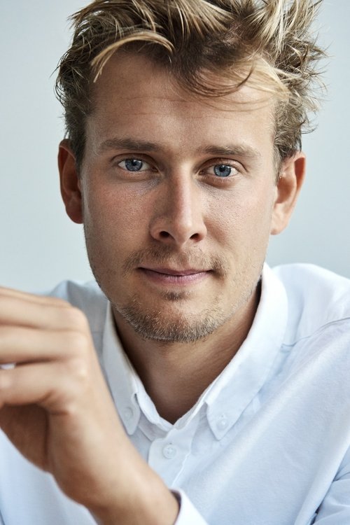 Mathias Bøgelund as Malthe