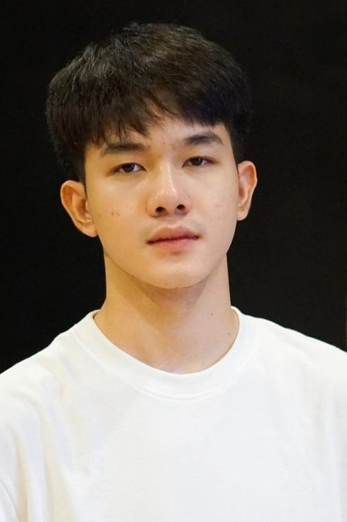 Hatsawatchon Wongsrisai as Boy Scout Leader