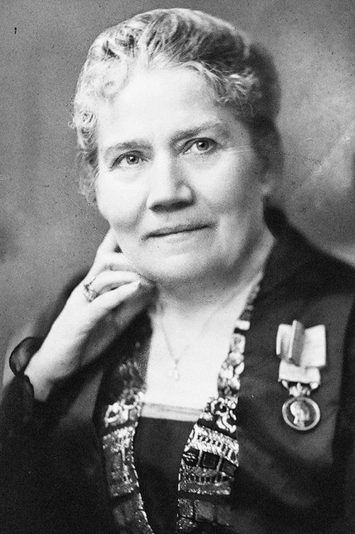 Thecla Åhlander as Dick's Mother