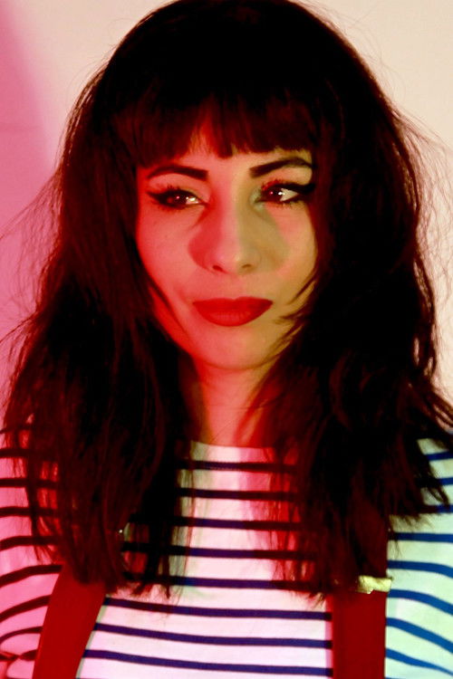 Aurélia Mengin as Chris