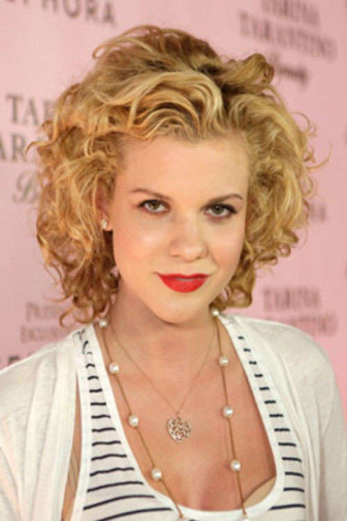 Angel McCord as Alix