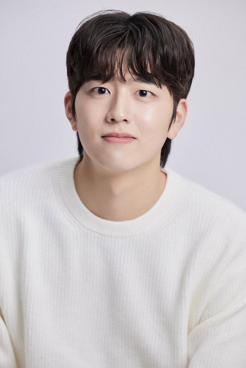 서준혁 as Si-hyung