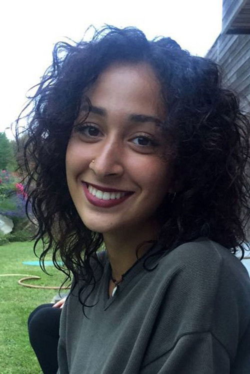 Elika Bozorgi as Azy