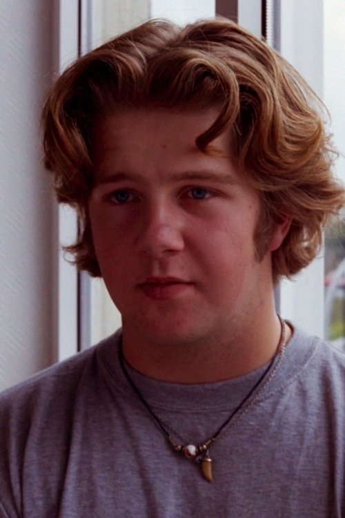 Miguel Buschhauer as Max