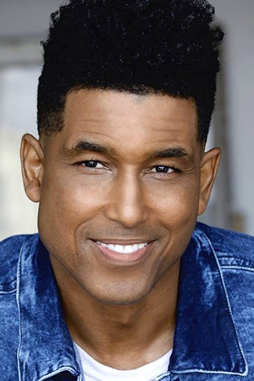 Eddie Goines as Alex