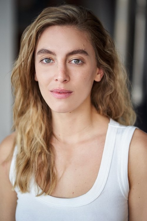 Tara Sumner as Polly Ludinski