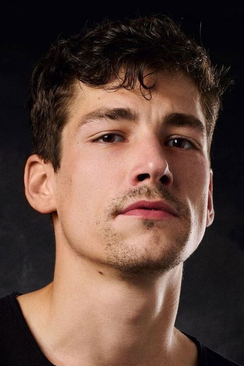 Max Gehrlinger as Basti