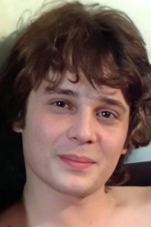 Michel Dauba as Homme couple sur le banc