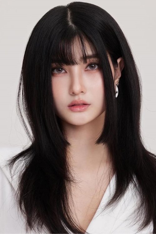 Siriwalee Siriwibool as Aylin