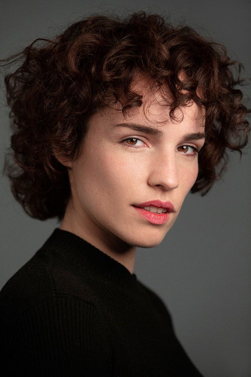 Nicole Pérez-Yarza as Barbara