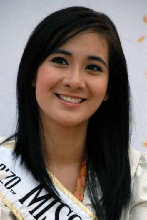 Kartika Indah Pelapory as Salma