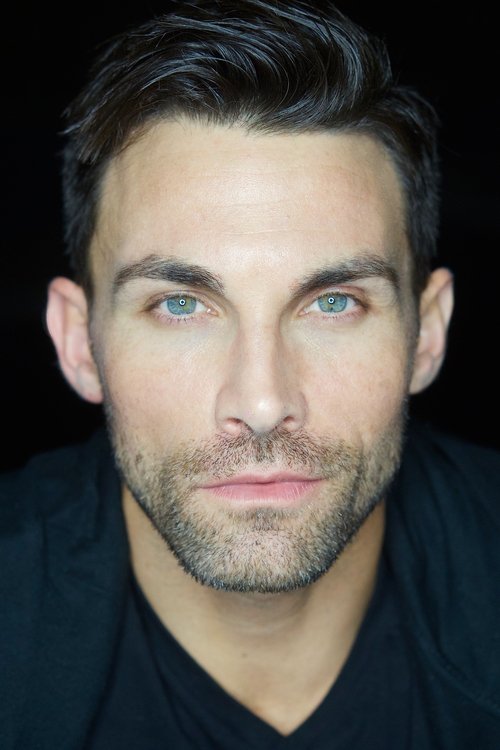 Erik Fellows as Officer Jones