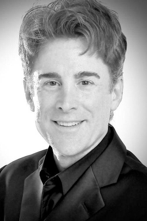 Sal Viviano as Michael Derrick