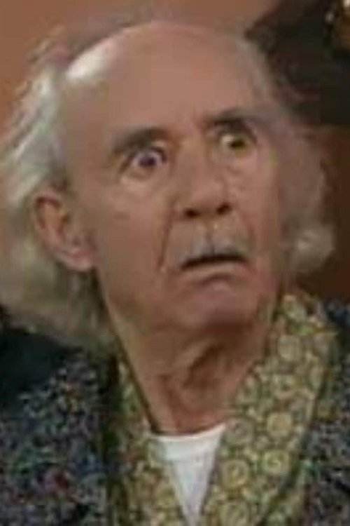 Michalis Arsenis as κυρ Μήτσος (πελάτης με κεραία)