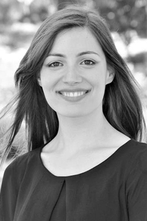 Elsa Siskou as Della