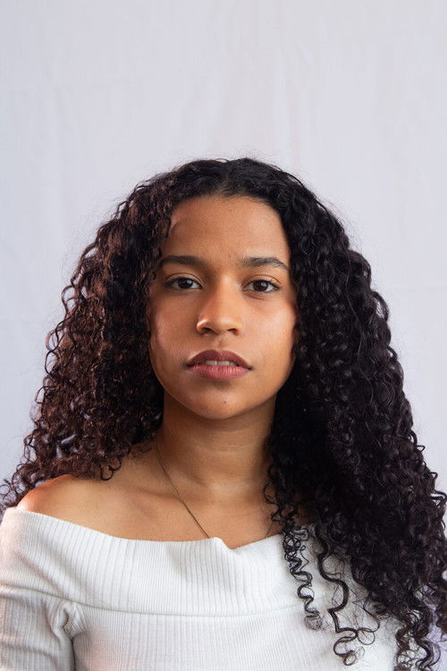 Raquel Queiroz as Luísa