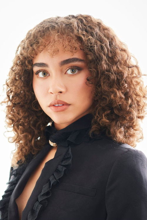 Bailey Bass as Cindy