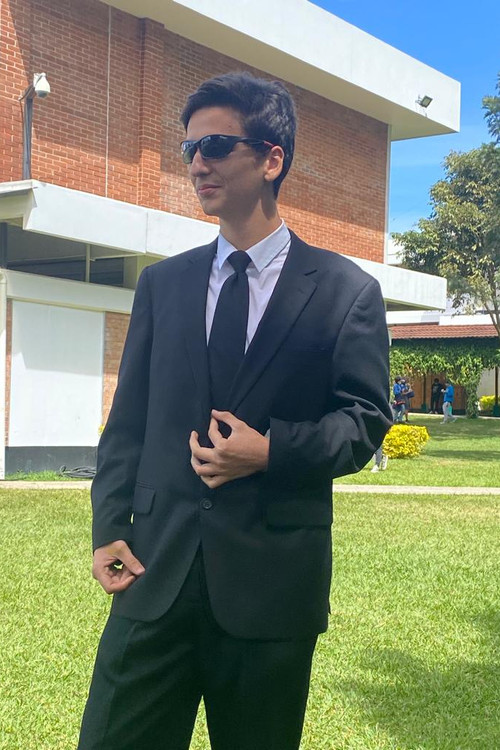 Horacio Reyna as Horacio Cuyún