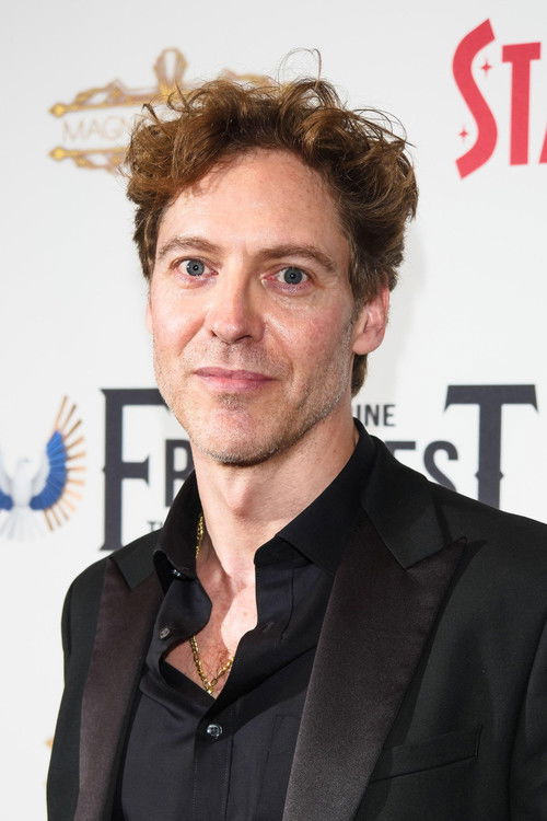 Tom Kerrisk as Éamon