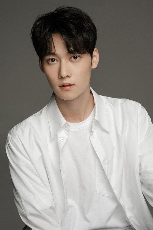 Sheng Yichen as Liang Ze