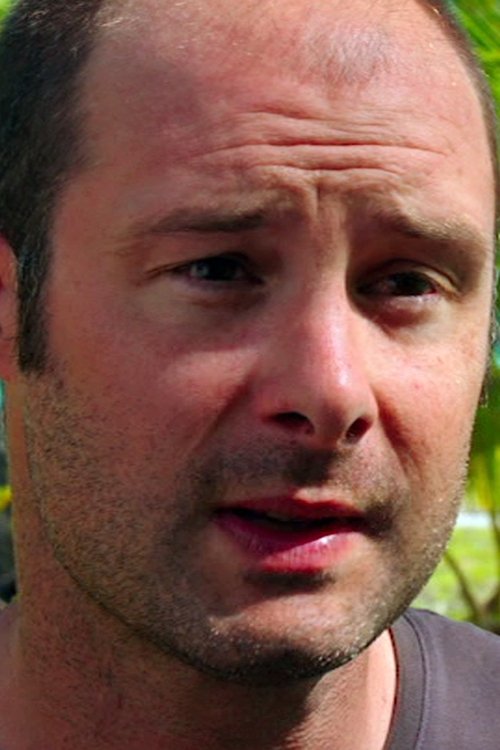 Johann Mourier as Self - Comportementaliste des requins, CNRS (France)