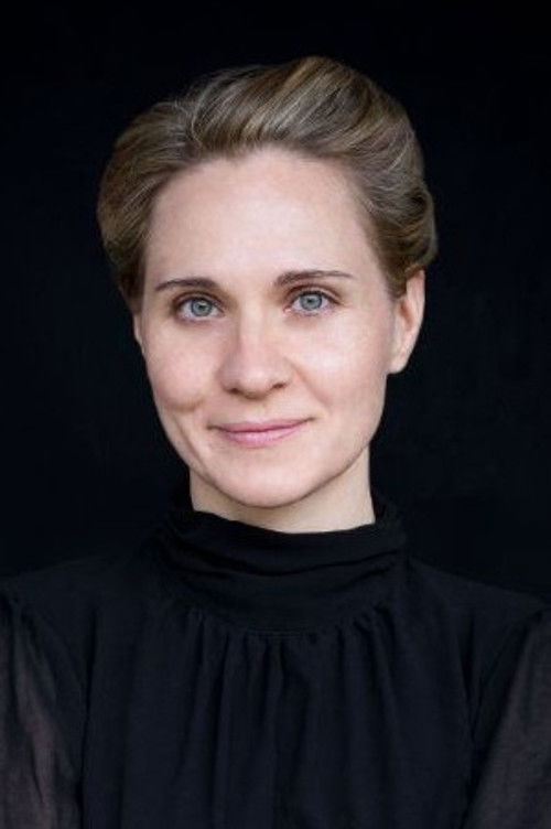 Alexia Traverse-Healy as Françoise Moitessier